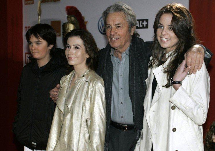 Alain Delon - Ses enfants et petits-enfants