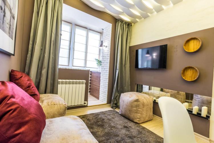 Arches de cloison sèche sur le balcon