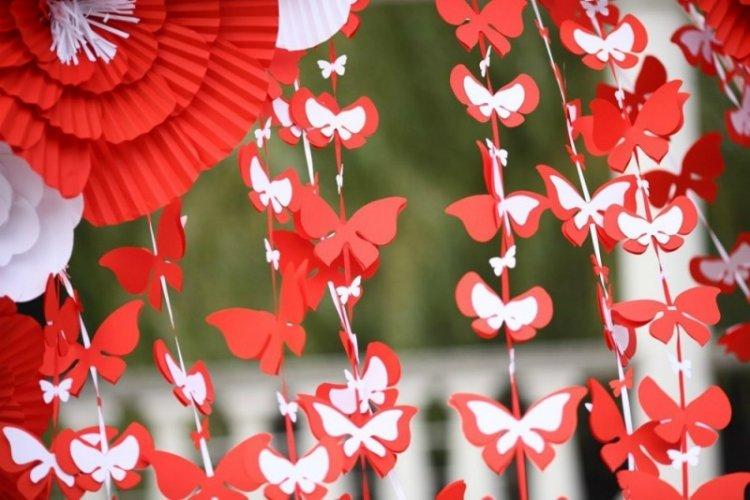 Rideau de papillons à faire soi-même sur le mur