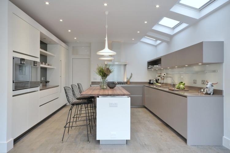 Comptoirs de bar à l'intérieur de la cuisine - photo