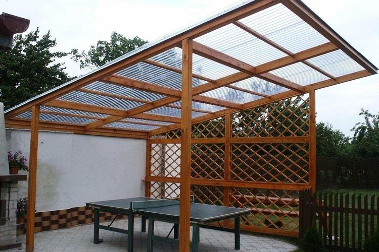 Pergola en polycarbonate avec cadre en bois - photos et idées