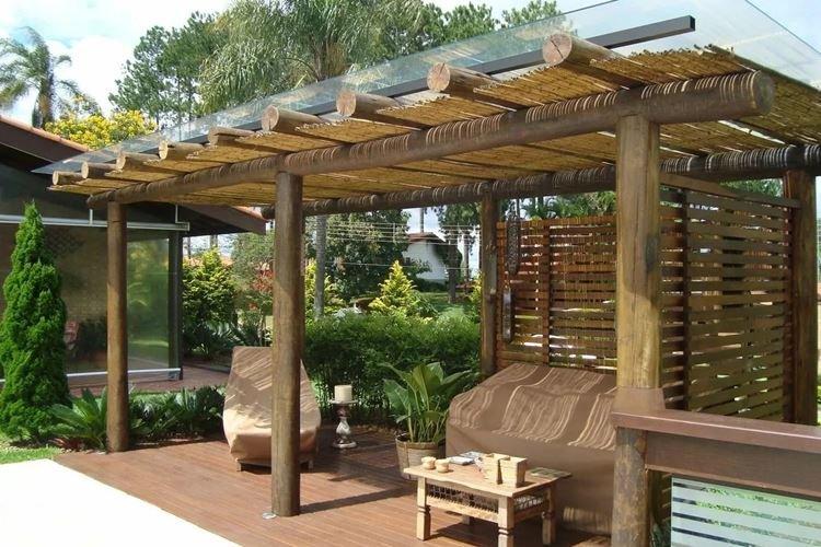Pergola en polycarbonate avec cadre en bois - photos et idées