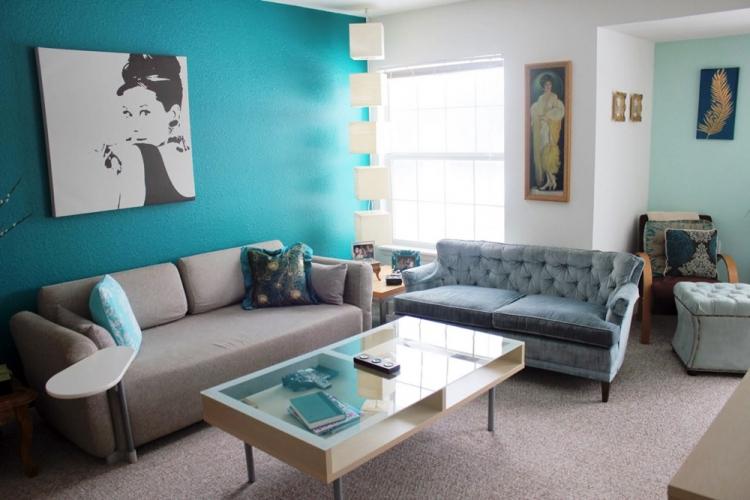 Couleur turquoise à l'intérieur du salon