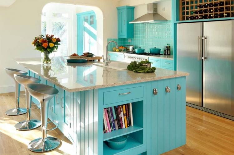 Couleur turquoise à l'intérieur de la cuisine