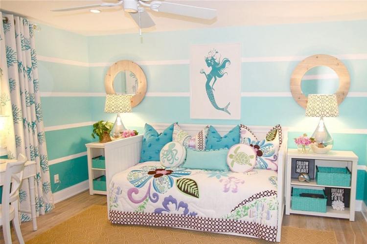 Couleur turquoise à l'intérieur de la chambre des enfants