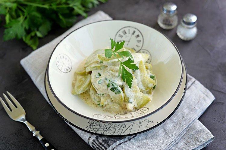 Courgettes à la sauce à l'ail - Recettes de plats de courgettes