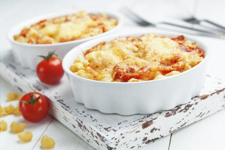 Casserole de poulet bouilli aux tomates - Recettes de plats au four