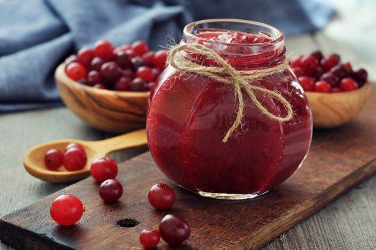 Sauce aux airelles pour la viande pour l'hiver - recettes