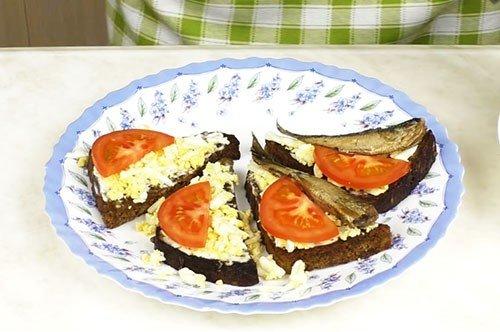 Sandwichs au Sprat classiques - Recette étape par étape