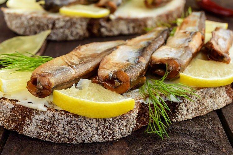 Sandwichs au citron et aux sprats - recettes