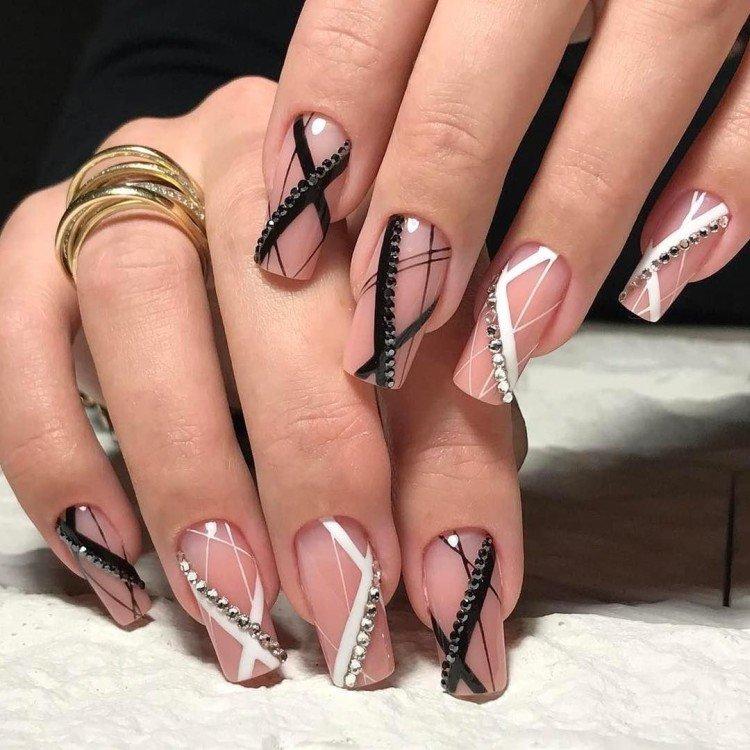 Résumé - Manucure noir et blanc