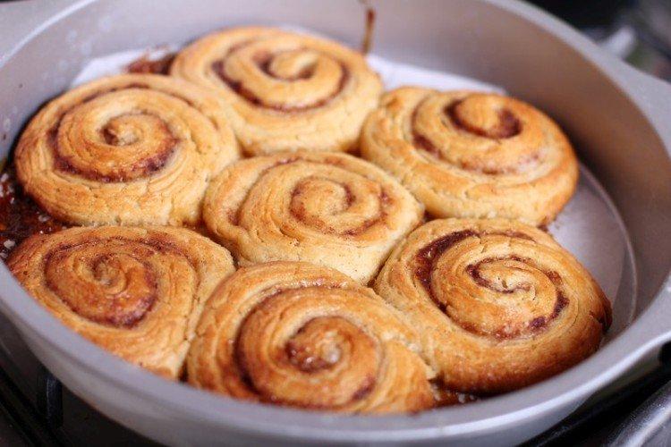Boucles au lait concentré - Que cuisiner à partir de pâte à levure feuilletée