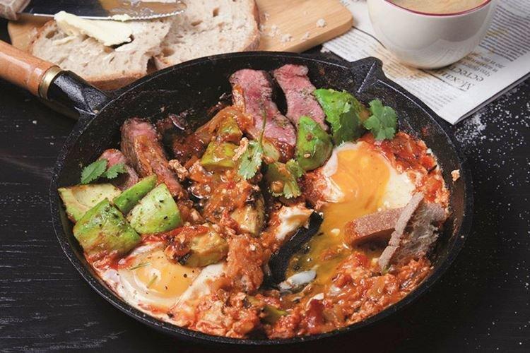 Petit déjeuner copieux avec steak de boeuf - Que cuisiner pour un petit déjeuner rapide et savoureux