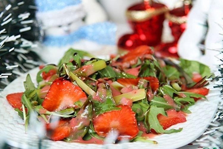 Salade de fraises et asperges - Que cuisiner pour les recettes d'anniversaire d'un enfant