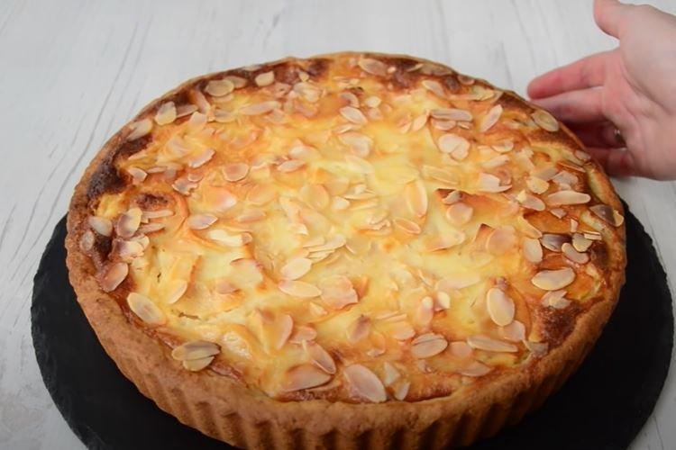 Tarte aux pommes Tsvetaevsky facile - recette étape par étape avec une photo