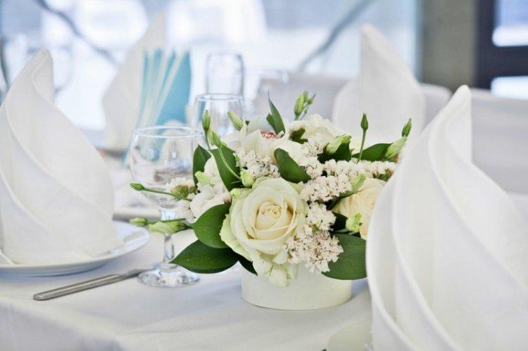 Compositions florales sur la table - Décoration florale pour le mariage