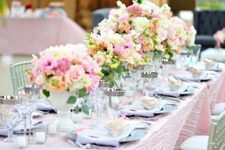Compositions florales sur la table - Décoration florale pour le mariage