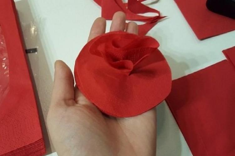 Rose fleurie rouge - Fleurs de serviette DIY