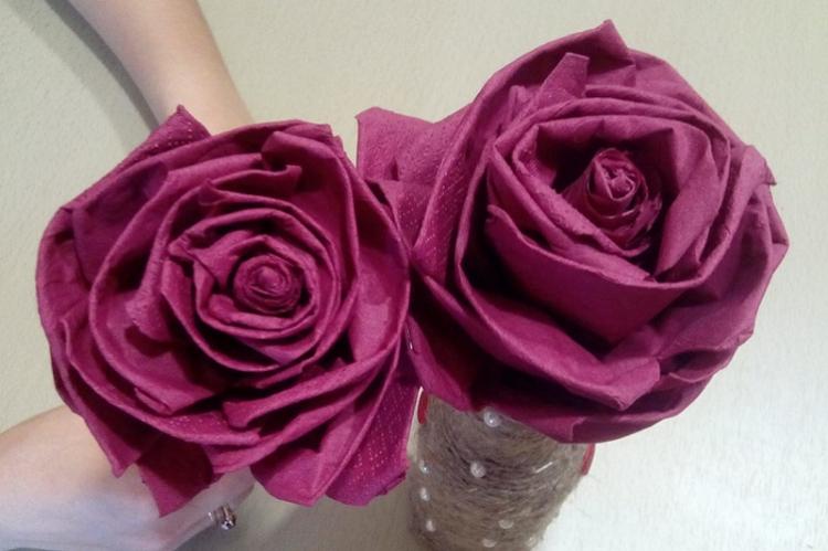 Fleurs de serviettes avec vos propres mains - photo