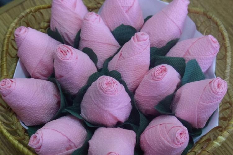 Fleurs de serviettes avec vos propres mains - photo