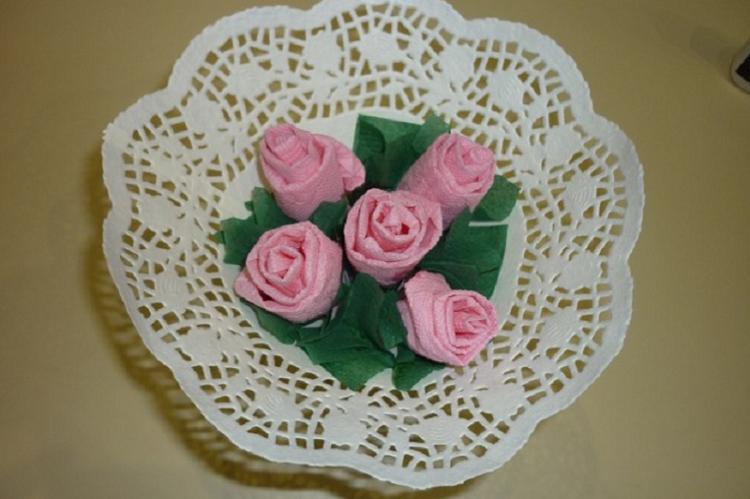 Fleurs de serviettes avec vos propres mains - photo