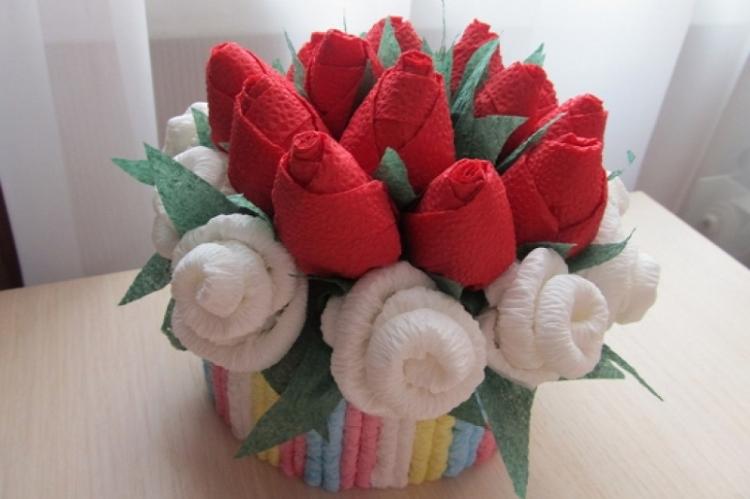 Fleurs de serviettes avec vos propres mains - photo