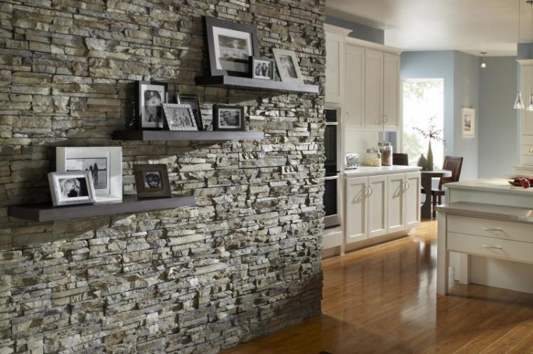 Pierre décorative à l'intérieur - photo