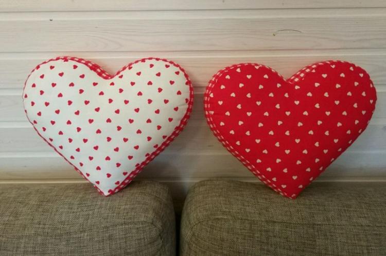 Oreiller en forme de coeur - Patrons et idées de bricolage pour oreillers décoratifs