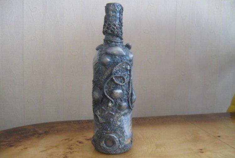 Bouteilles de découpage avec cartes volumétriques - photos et idées