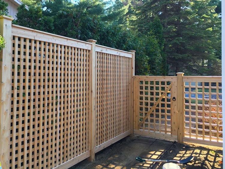 Clôture en bois en treillis - photos et idées