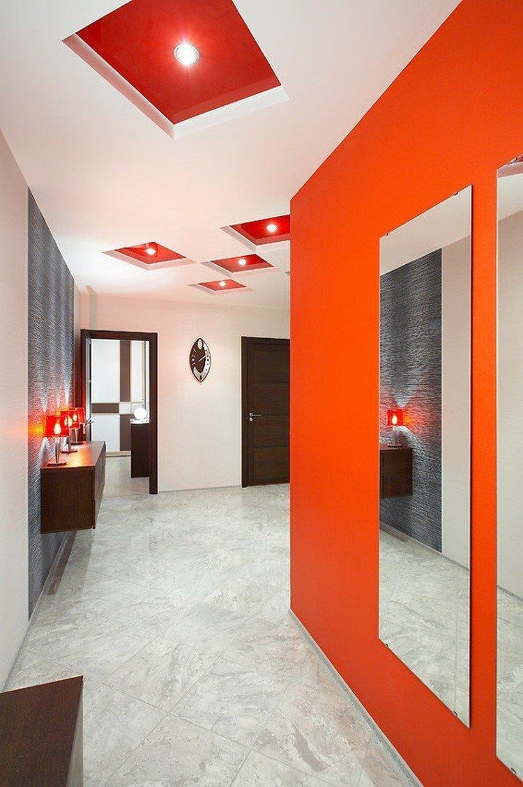 Couloir lumineux dans l'appartement - photo