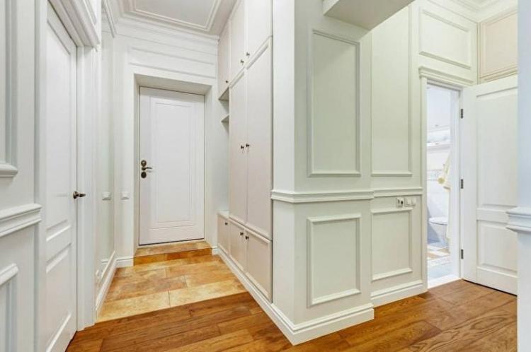 Conception d'un petit couloir - photos d'intérieurs réels