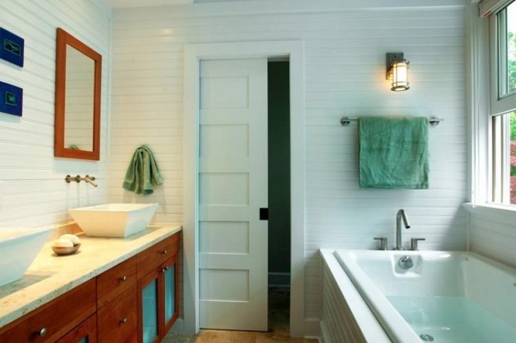 Conception de petite salle de bain - photos de vrais intérieurs