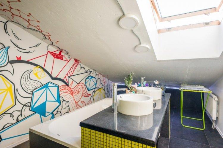 Conception de salle de bain mansardée - photo