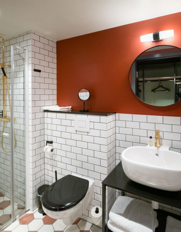 Décoration de plafond - Conception de salle de bain combinée