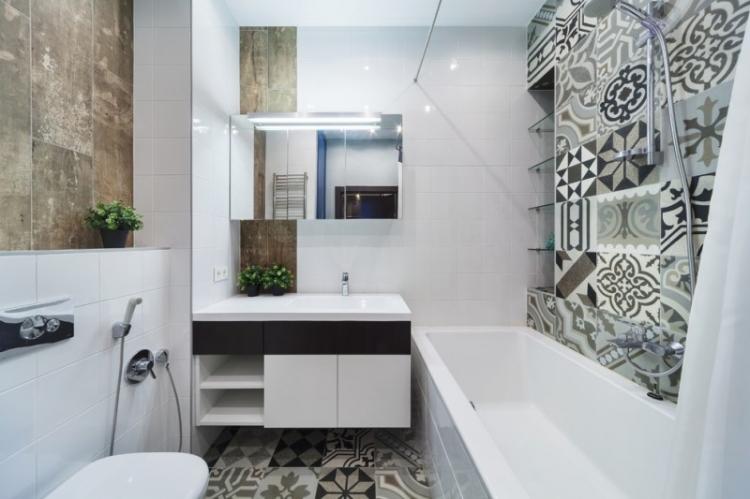 Conception d'une salle de bain combinée 5 m². - des photos de vrais intérieurs