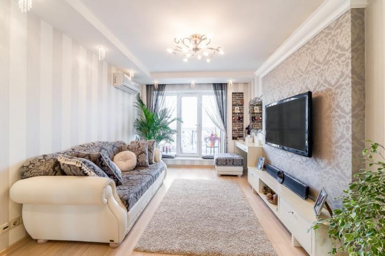 Salon étroit - photo de design d'intérieur