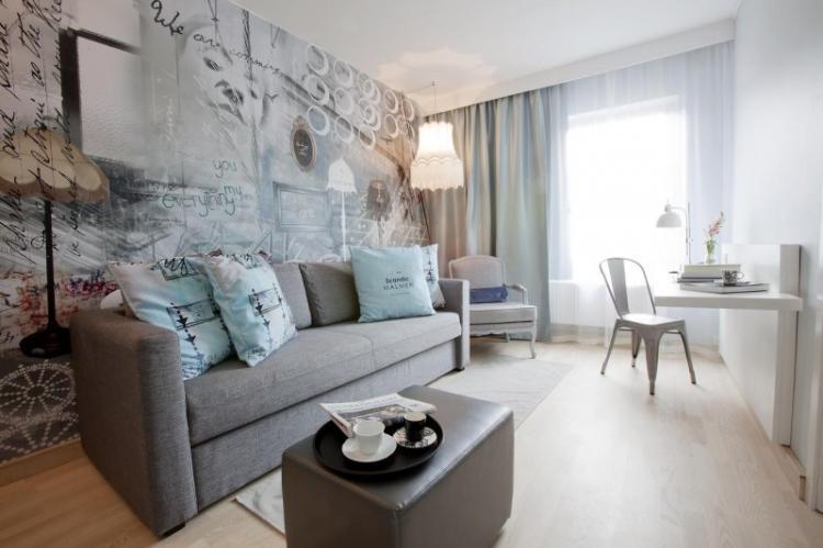 Salon étroit - photo de design d'intérieur