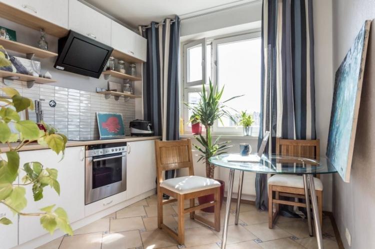 Cuisine étroite - photo de design d'intérieur