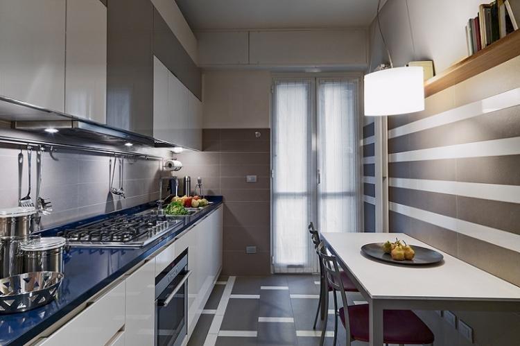 Cuisine étroite - photo de design d'intérieur