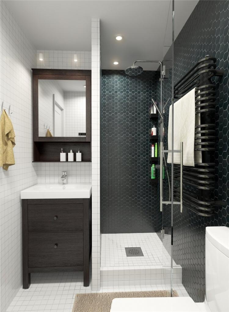 Salle de bain étroite - photo de design d'intérieur