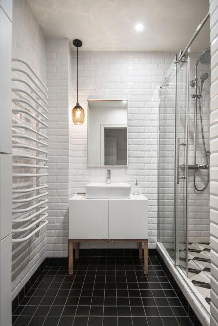 Salle de bain avec douche - photo de design d'intérieur