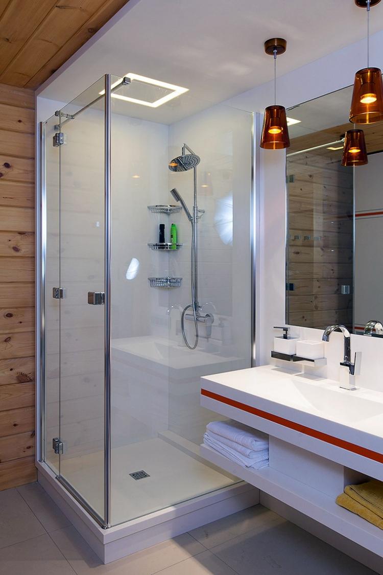 Salle de bain avec douche - photo de design d'intérieur