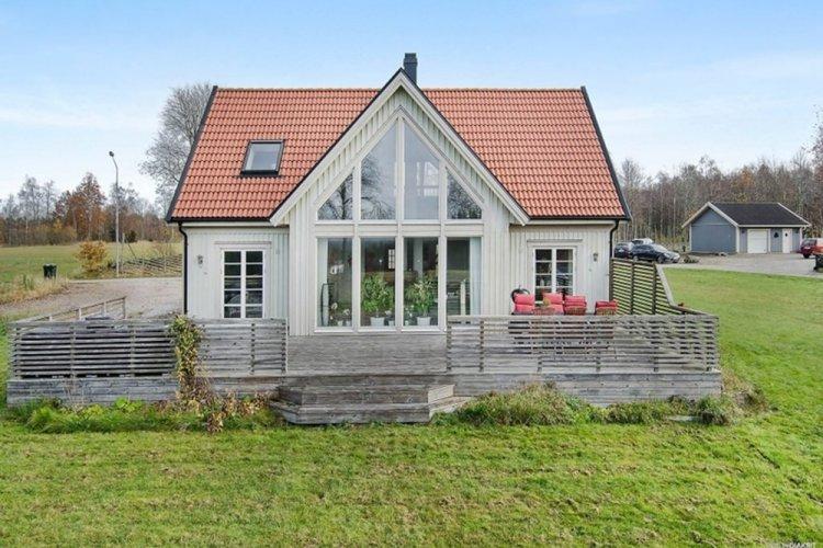 Maison de style scandinave avec un grenier - projets et photos