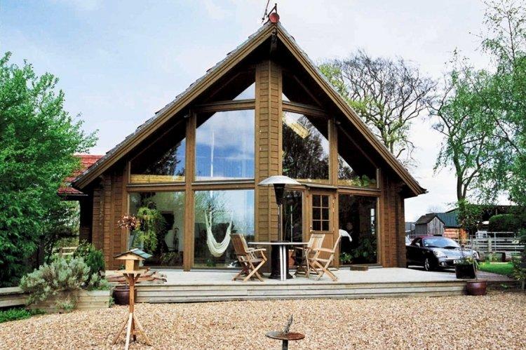 Maison de style scandinave avec un grenier - projets et photos