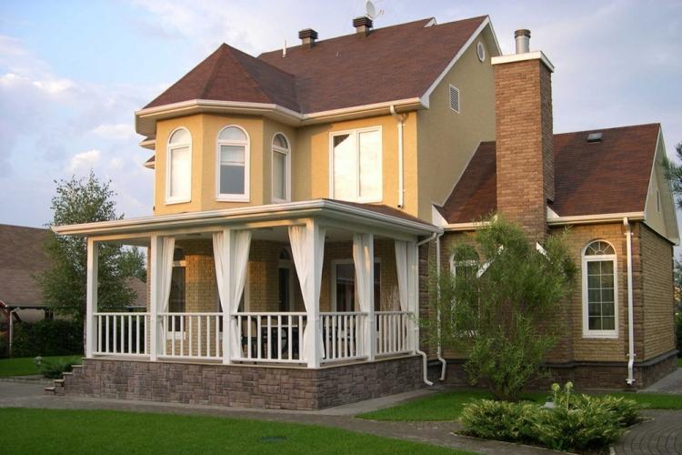 Maisons à deux étages avec terrasse - projets et photos