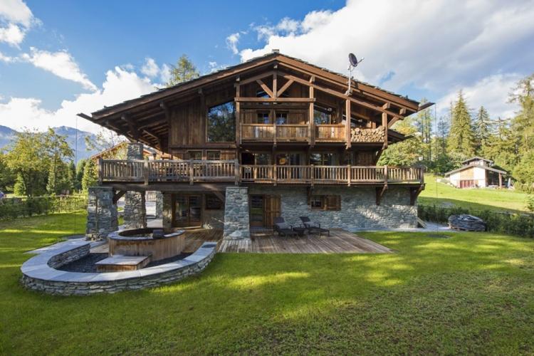 Maisons à deux étages de style chalet - projets et photos