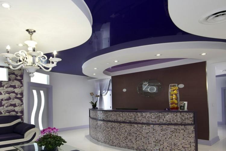 Avantages des plafonds tendus à deux niveaux