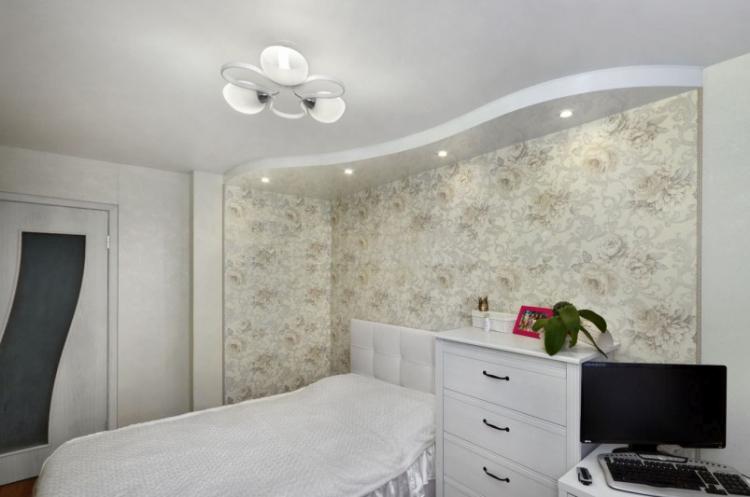 Plafonds tendus sur deux niveaux dans la chambre