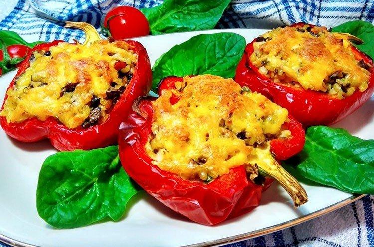 Poivrons farcis au fromage et viande au four - recettes